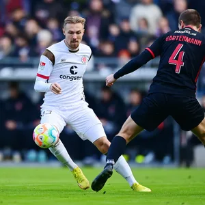 Lukas Daschner (St. Pauli) gegen Stefan Gartenmann