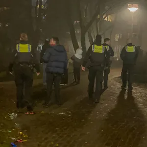 In Steilshoop wurde so viele Pyrotechnik abgebrannt, dass die Polizei eingreifen musste.