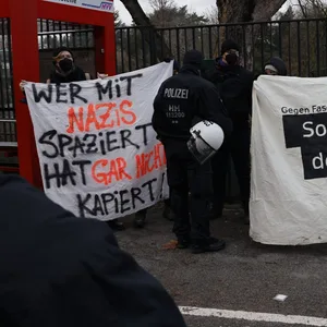 Gegendemonstranten bei der Corona-Demo