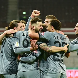St. Pauli jubelt gegen Borussia Dortmund