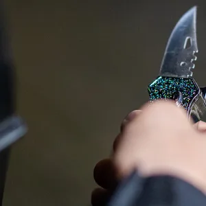 Hand mit Messer