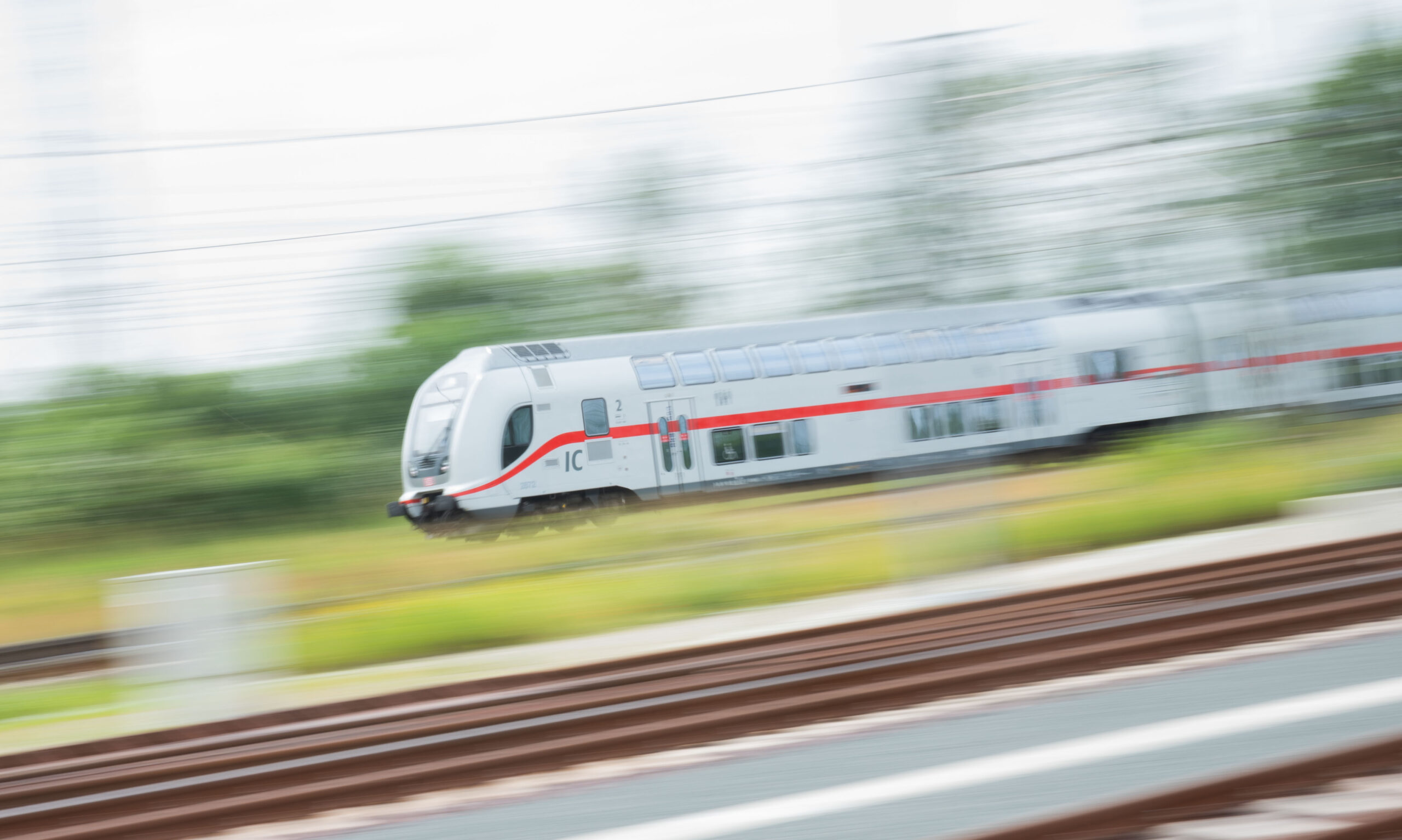 Symbolbild: Intercity-Zug der Deutschen Bahn