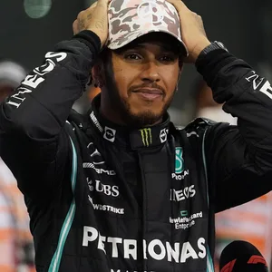 Ob Lewis Hamilton weiter in der Formel 1 fährt, hängt offenbar davon ab, wie die FIA mit dem umstrittenen Rennleiter Michael Masi umgeht. (Archivbild)