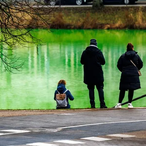 Kleiner Kiel nach Wasserrohrbruch grün gefärbt