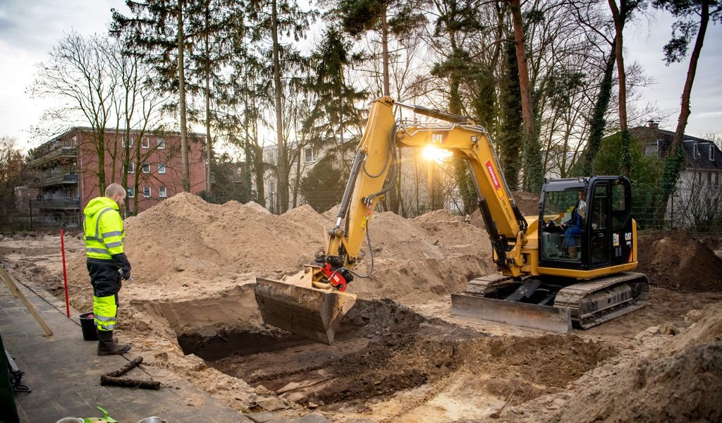 Auf dem Gelände eines Kita-Spielplatzes in Oldenburg finden Grabungsarbeiten statt – ein Kind hatte dort eine Granate gefunden.