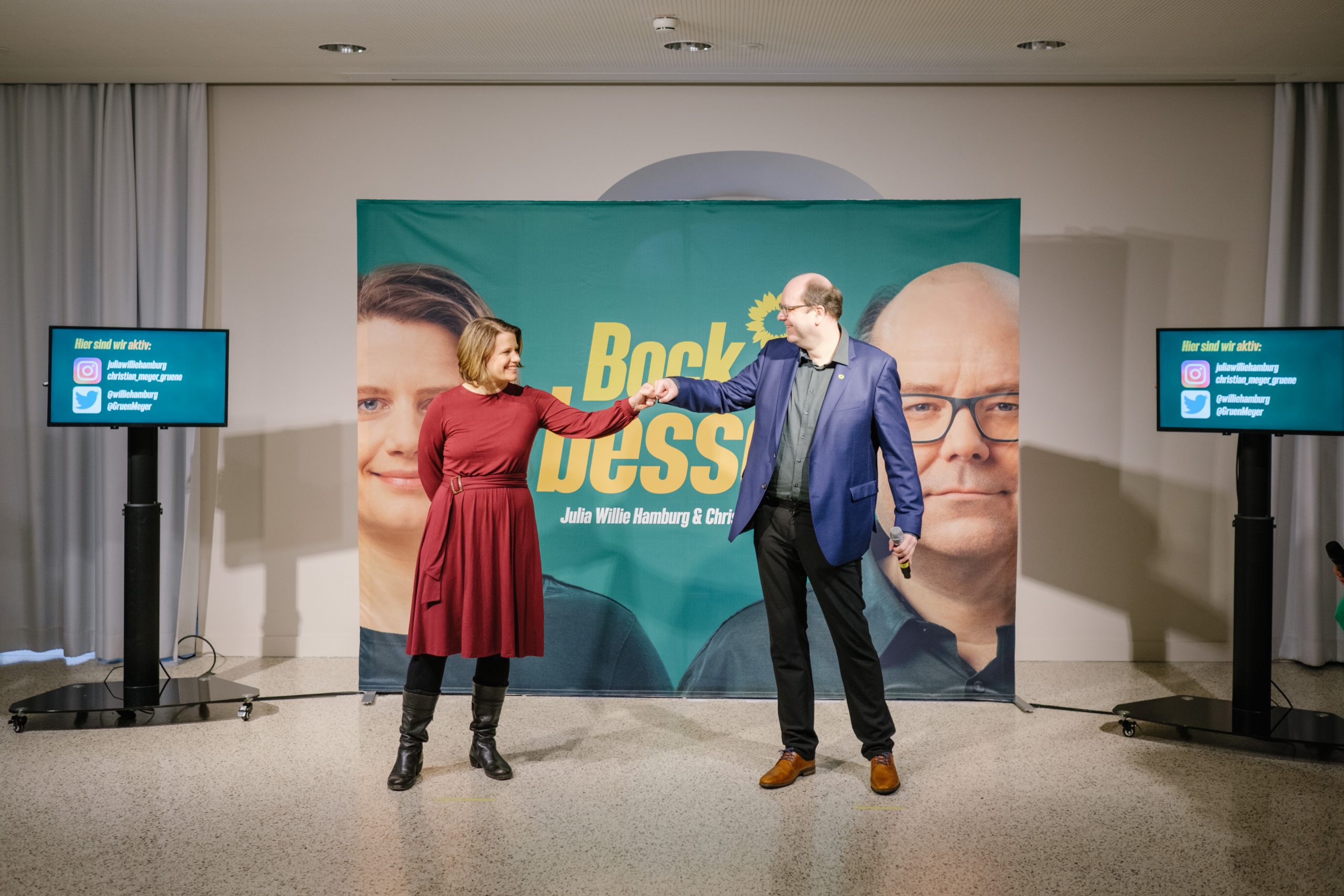 Die Spitzenkandidaten Julia Willie Hamburg und Christian Meyer (beide Bündnis 90/Die Grünen) stehen bei der Pressekonferenz im Landtag zur Vorstellung der beiden Spitzenkandidaten der Grünen für die kommende Landtagswahl in Niedersachsen.