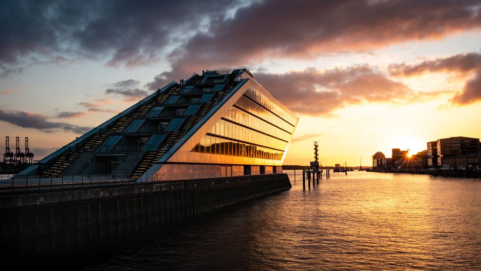 Noch ein Sieger-Foto von Nils Steiner aus Marienthal. Es zeigt das Dockland-Gebäude im Sommer 2021.