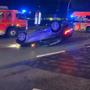 Auf der Kreuzung Sechslingspforte und Lübecker Straße kam es zu einem schweren Autounfall.