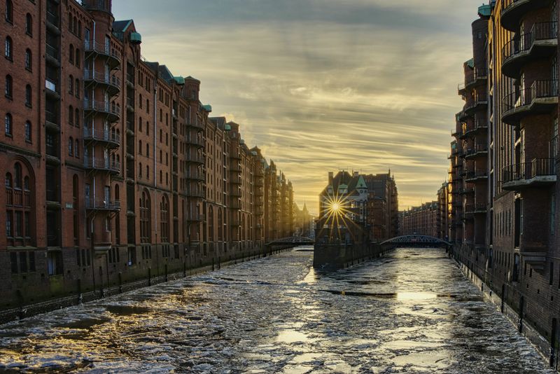 Ingenieur Andreas Pasenow hat das Wasserschloss in der Speicherstadt fotografiert. Sehr schön!
