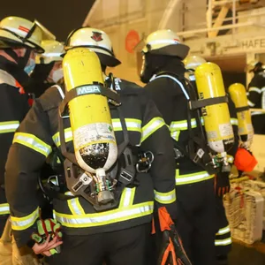 Hafencity Rauchentwicklung Feuerwehrmänner