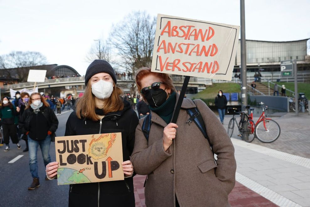 Johanna Löffler (16) und ihre Mutter Sophie Löffler (54)