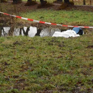 Aus diesem Teich bei Hamburg wurde die Leiche geborgen.