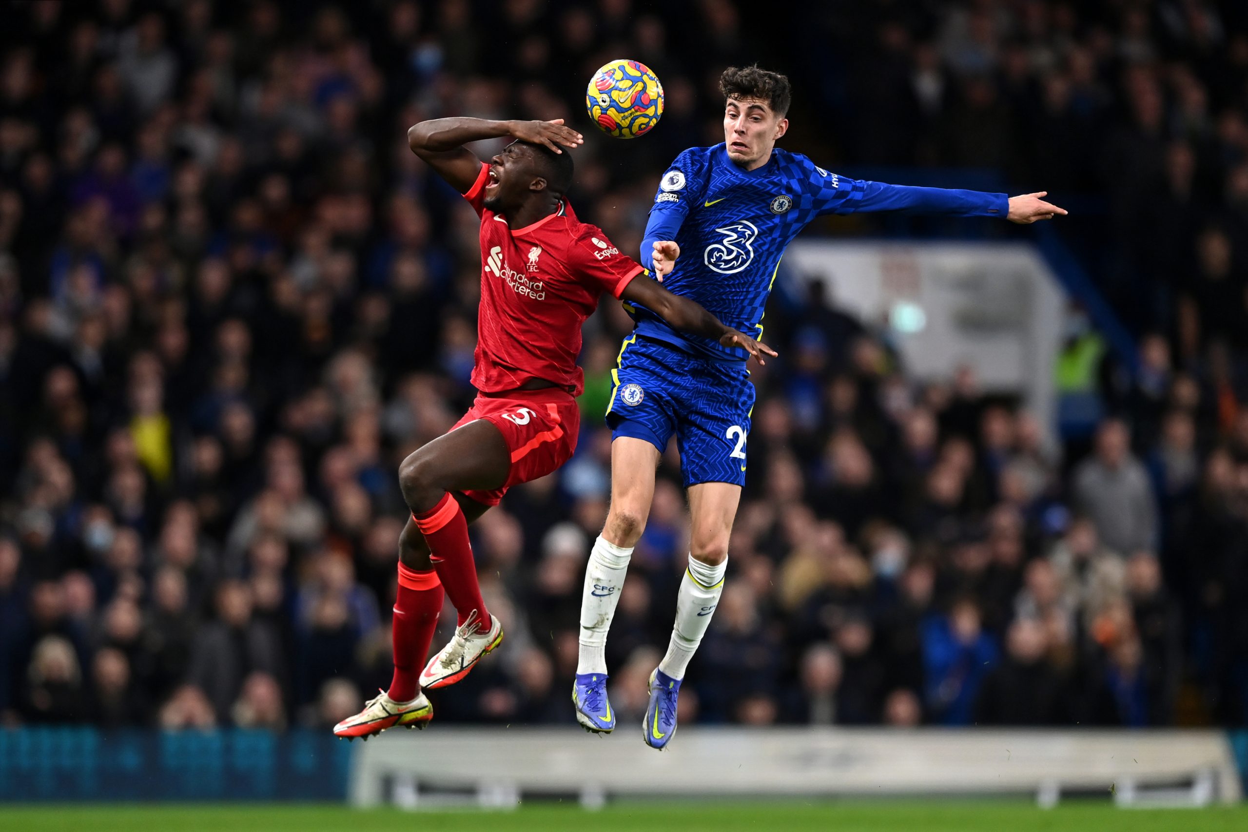 Ibrahima Konate und Kai Havertz im Spiel Chelsea gegen Liverpool