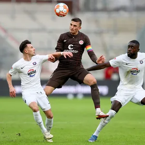Philipp Ziereis gegen Aue