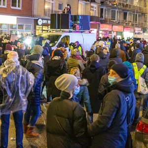 Rund 1000 Menschen versammelten sich am Samstag zu einer Corona-Demo auf der Wandsbeker Chaussee.