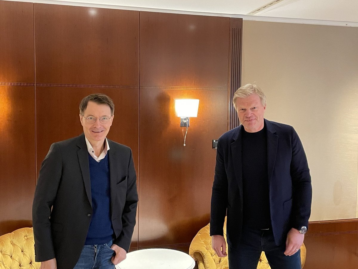 Bayern-Boss Oliver Kahn (r.) traf sich am Sonntag mit Gesundheitsminister Karl Lauterbach.