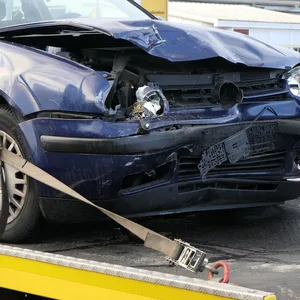 Bei einem Unfall auf der Wasbeker Straße sind zwei Autos ineinander gekracht.