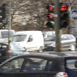 Auch am Dienstag wurden erneut viele Autofahrer erwischt, die rote Ampeln missachteten. (Symbolfoto)