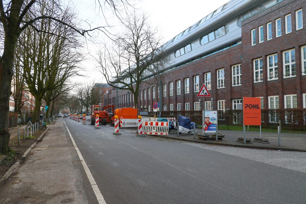 Im Falkenried fallen durch die groß angelegten Bauarbeiten derzeit viele Parkplätze weg.