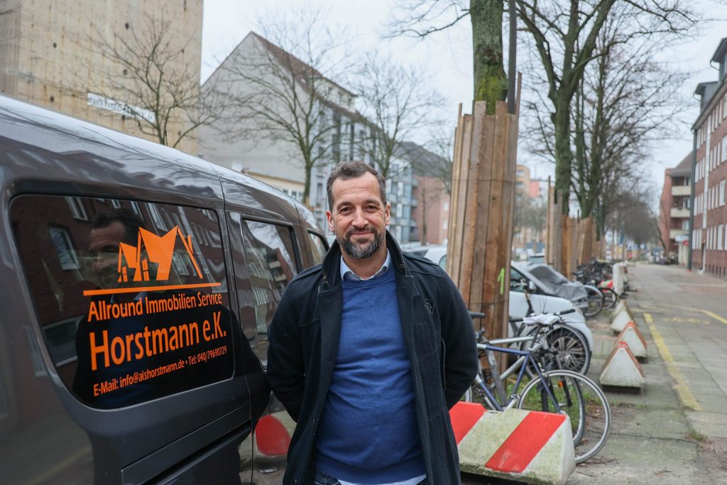 Matthias Horstmann (45) fordert bessere Lösung für die Gewerbetreibenden am Sievekingdamm.