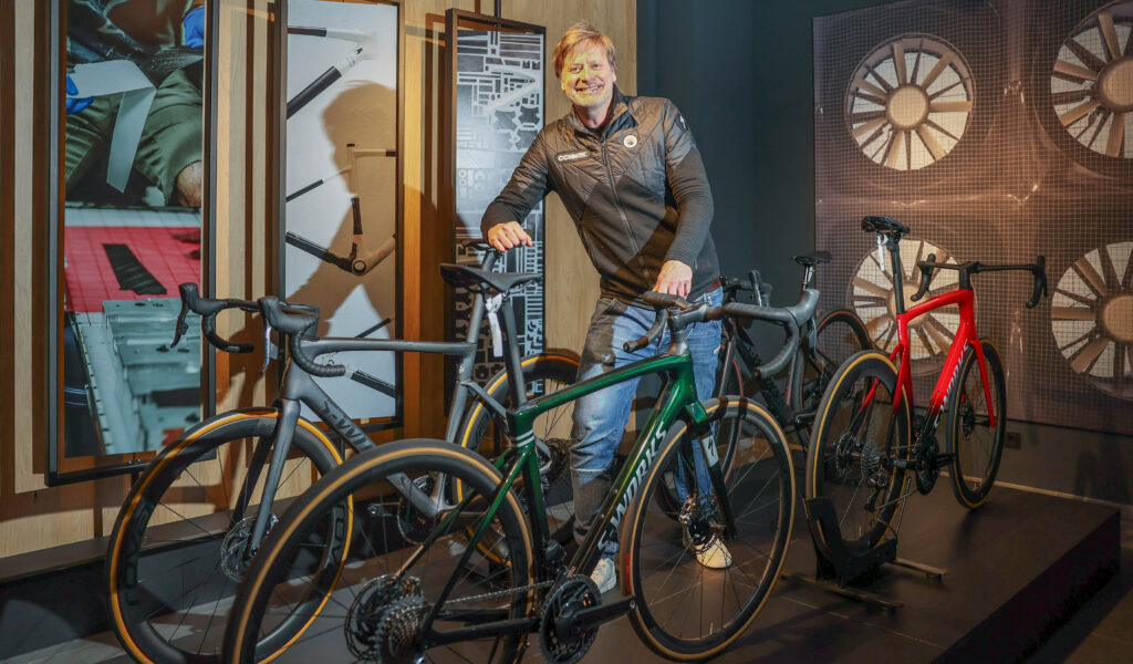 Henrik Schmidt, Geschäftsführer von CCHH, im neuen Luxus-Fahrradladen am Jungfernstieg.