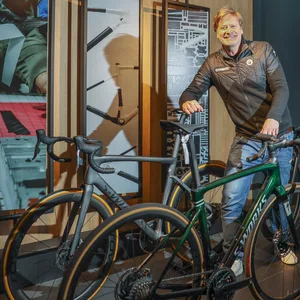 Henrik Schmidt, Geschäftsführer von CCHH, im neuen Luxus-Fahrradladen am Jungfernstieg.