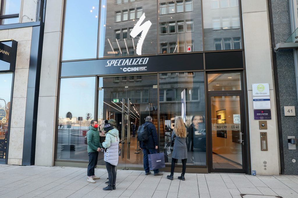 Concept Cycles Hamburg (CCHH) ist mit ihrem Luxus-Angebot von „Specialized“ an den Jungfernstieg gezogen.