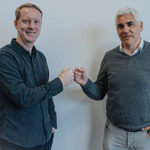 Alles klar mit dem neuen Vertrag: Timo Schultz (l.) und Andreas Bornemann