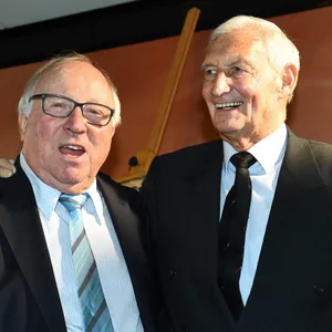 Die HSV-Legenden Uwe Seeler (l.) und Jochen Meinke