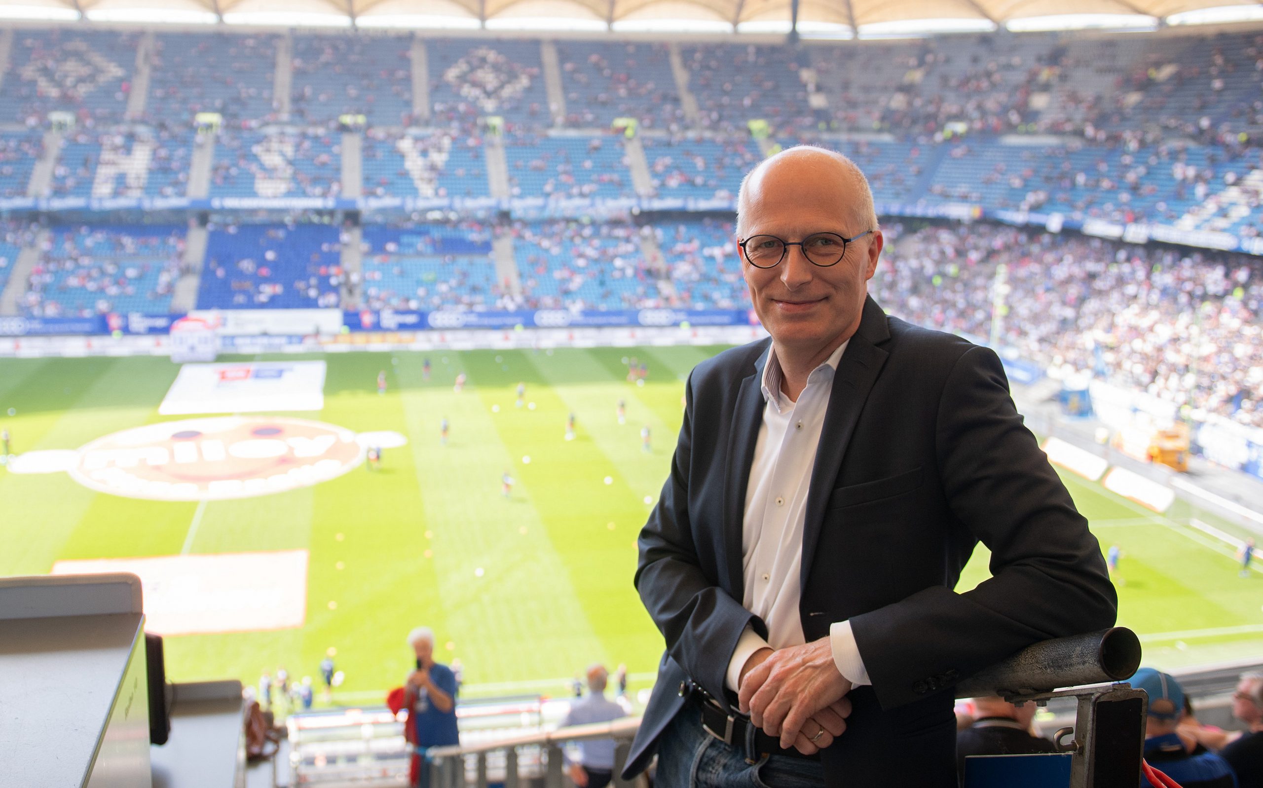 Hamburgs Bürgermeister Peter Tschentscher bei einem Besuch im Volksparkstadion im Mai 2019