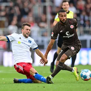 Weiß, wie man Derby-Tore schießt: Daniel-Kofi Kyereh (r.) gegen Jonas Meffert