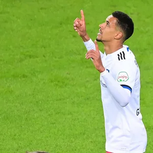 HSV-Stürmer Robert Glatzel beim Torjubel in seinem Lieblingsstadion - dem Volkspark.