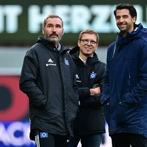 Trainer Tim Walter, Sportdirektor Michael Mutzel und Sportvorstand Jonas Boldt sind im Volkspark für den Kader verantwortlich.