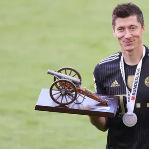 Robert Lewandowski gewann zum zweiten Mal in Folge die Wahl zum FIFA-Weltfußballer des Jahres.