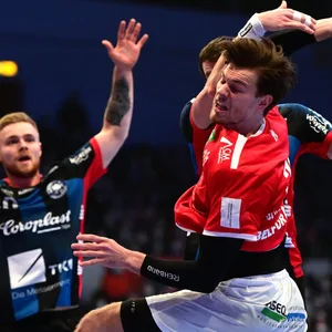 Finn Wullenweber (r.) am 27. Dezember im Heimspiel gegen den Bergischen HC