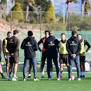 Die Mannschaft des FC. St. Pauli auf dem Trainingsplatz