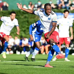David Kinsombi im HSV-Test gegen Karlsruhe