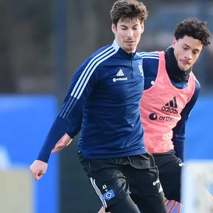 Maximilian Rohr (hier im Training gegen Jonas David) soll beim HSV verlängern.