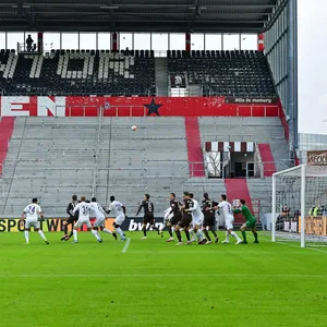 St. Pauli arbeitete im Winter an offensiven Standards – das zahlte sich gegen Aue, wenn auch nicht in dieser Szene, aus.