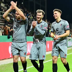 Dittgen, Hartel und Becker (v.l.) feiern.
