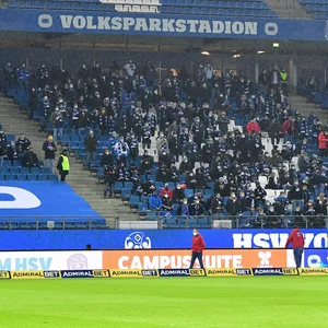 Beim Derby zwischen dem HSV und St. Pauli waren 2000 Fans im Volkspark dabei.