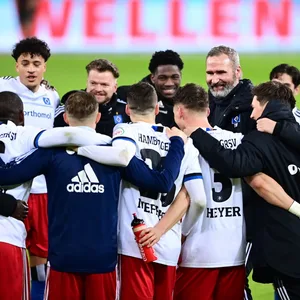Der HSV gewann das Derby gegen St. Pauli mit 2:1.