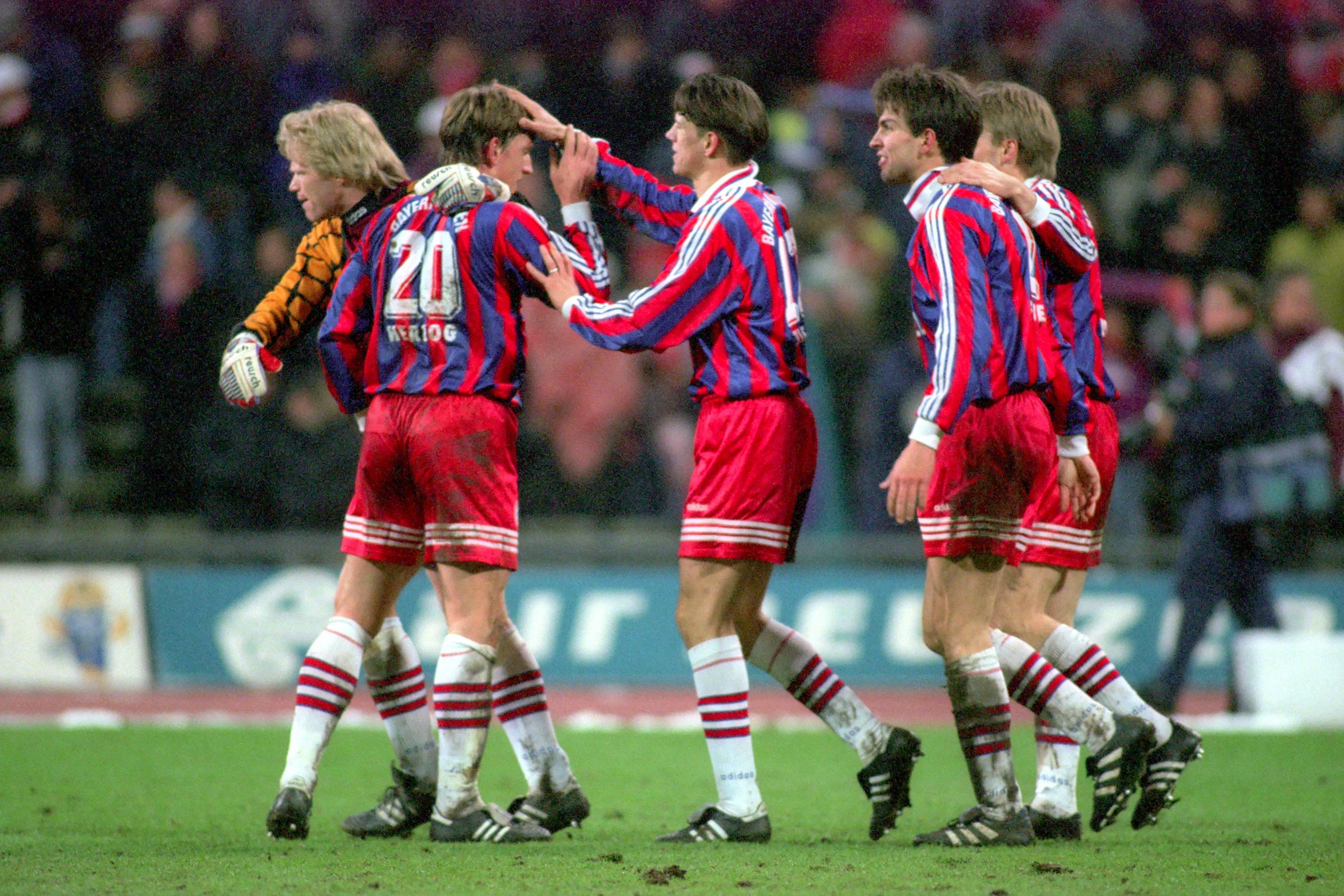 Oliver Kahn (l.) und Andreas Herzog (2. v.l.) spielten gemeinsam für den FC Bayern.