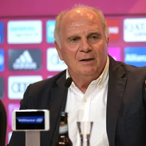 Uli Hoeneß bei einer Pressekonferenz 2019.