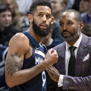 David Vanterpool spricht mit einem seiner Spieler.