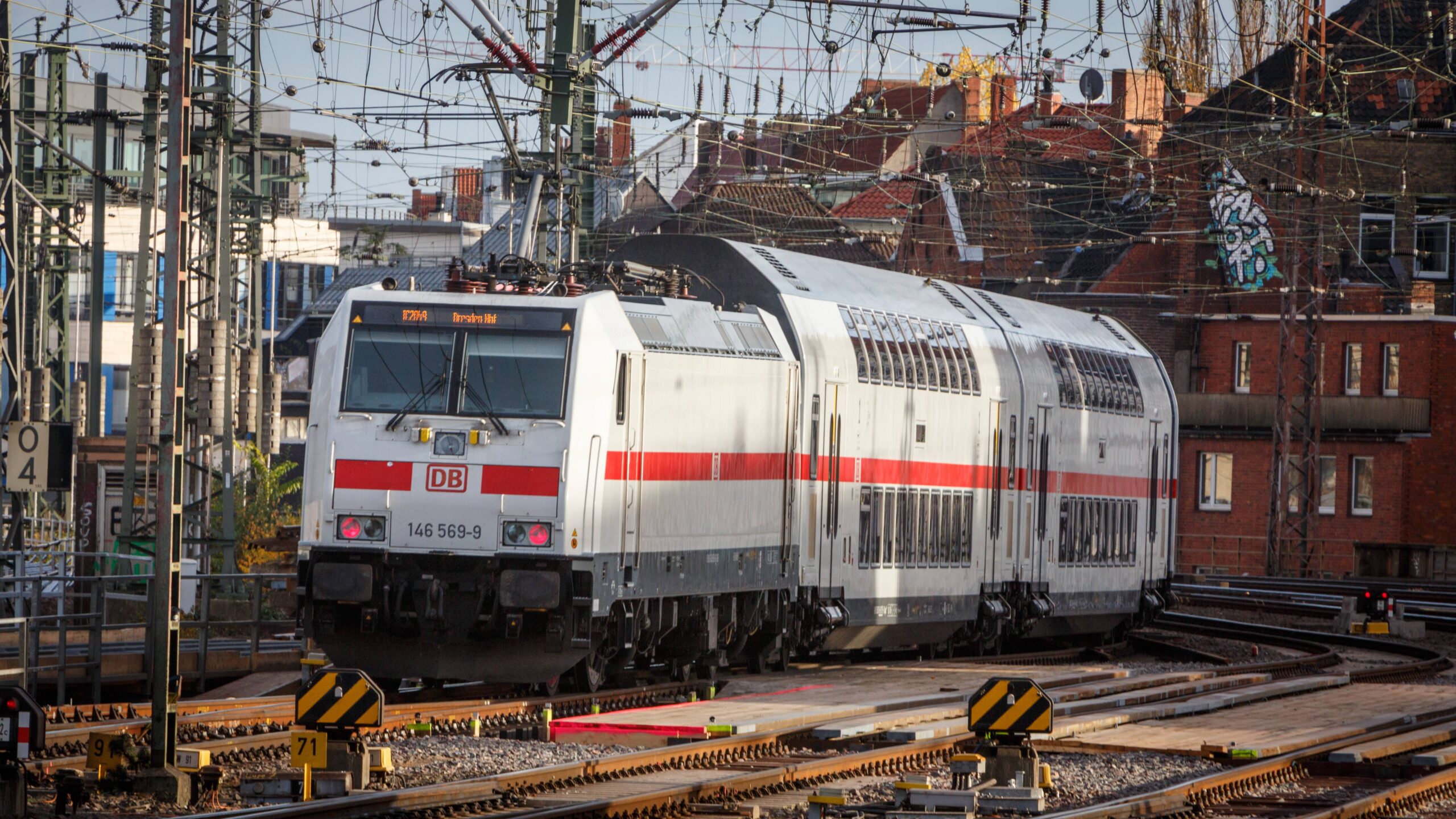Symbolbild: IC fährt bei Hannover