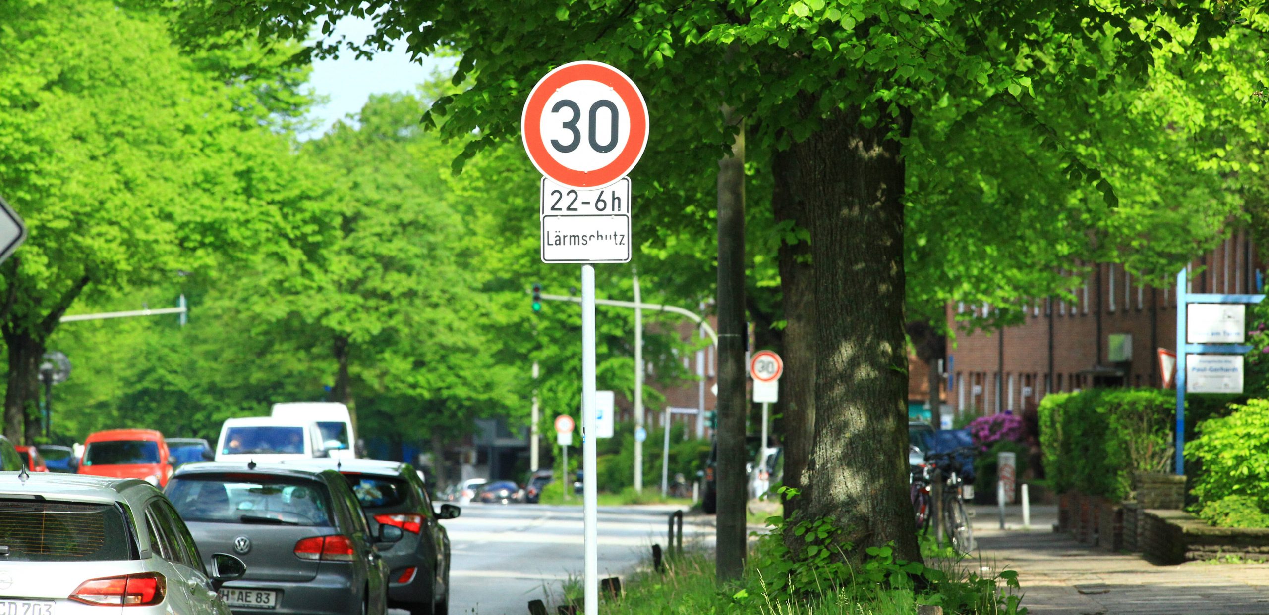Wird die Straßenverkehrsordnung angepasst, könnte Hamburg in Zukunft leichter Tempo 30 anordnen. (Symbolbild)