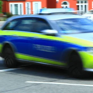 Symbolbild: Ein Einsatzfahrzeug der Polizei