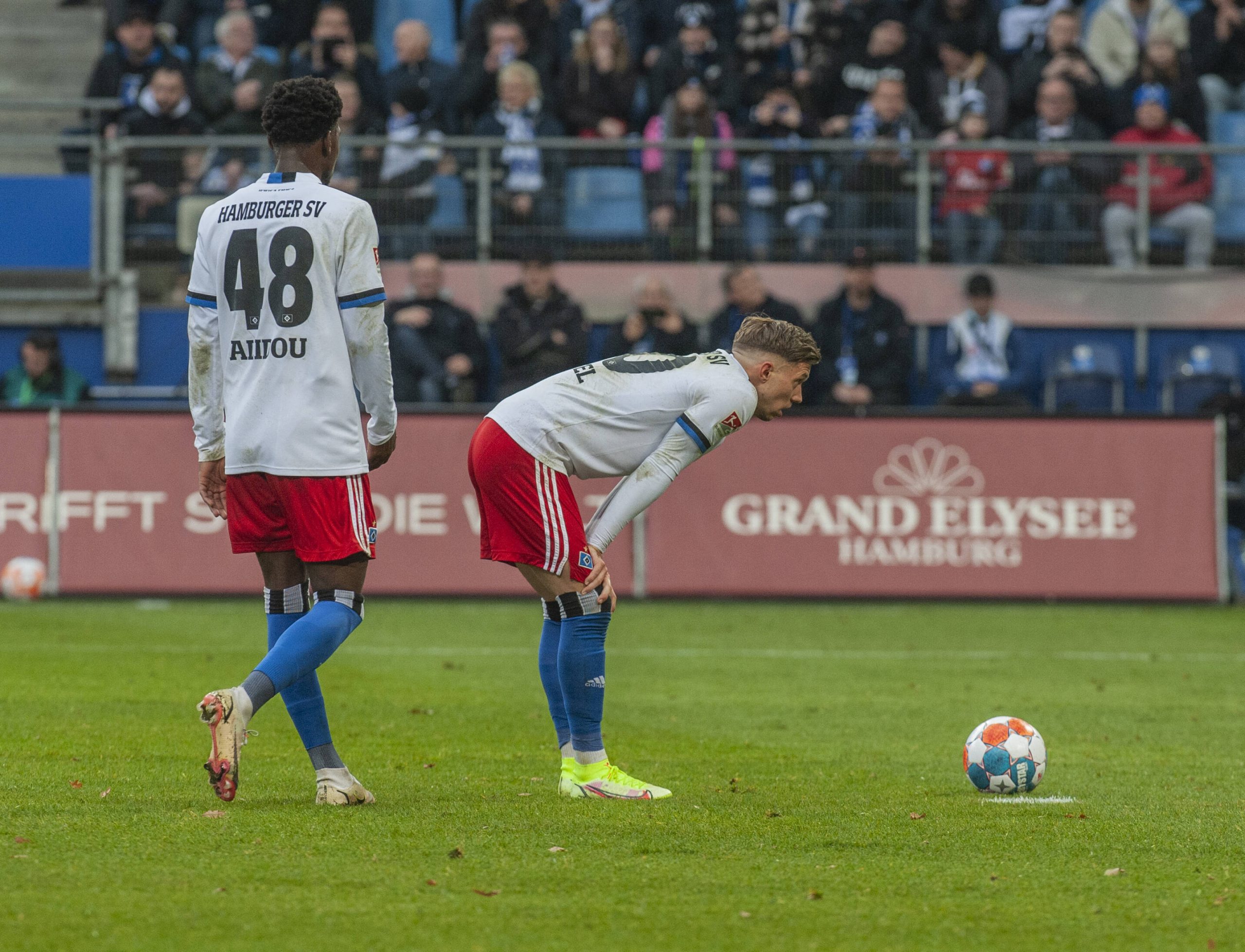 Faride Alidou und Sonny Kittel bei einem HSV-Spiel