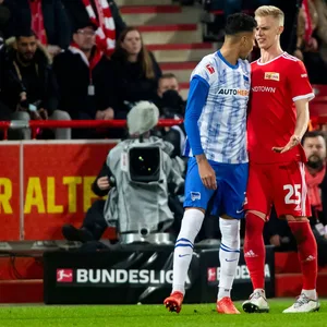 Derby-Stimmung zwischen Herthas Davie Selke und Unions Timo Baumgartl